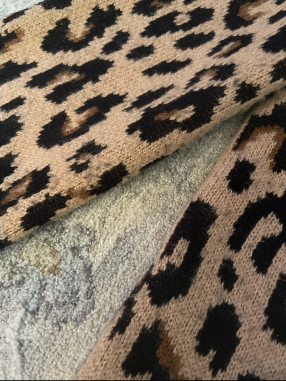 Ann Taylor leopard print mock neck sweater bell sleeve size Medium - Picture 9 of 9